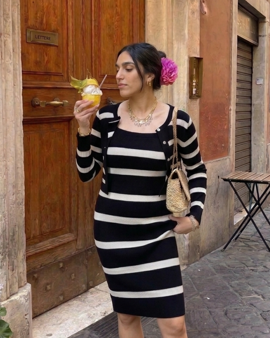Holic Dress and Cape In Black