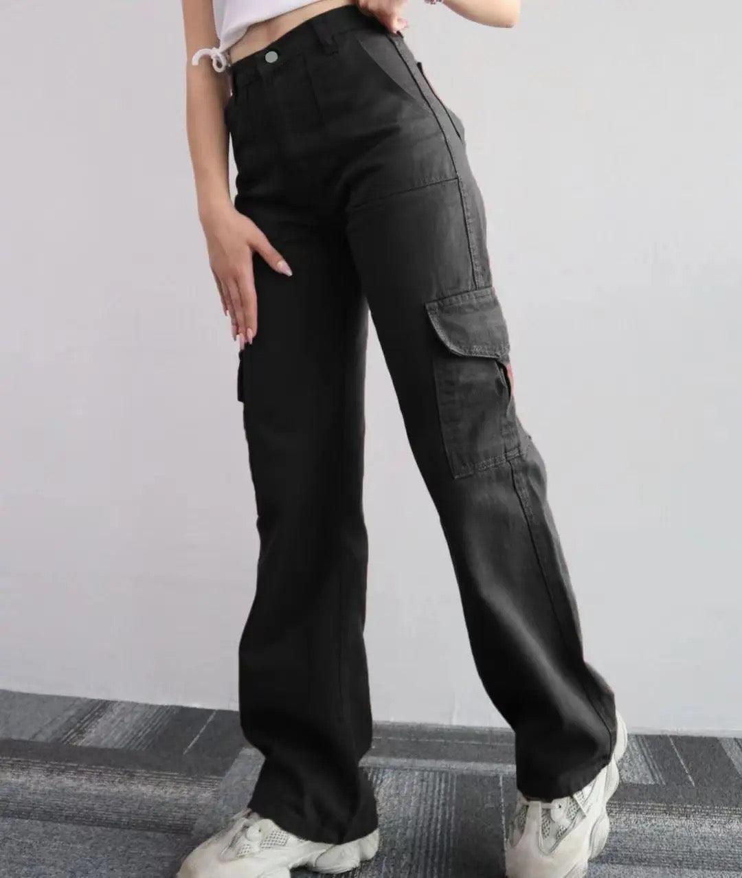 Roderno Cargo Statement Pants In Dark Green